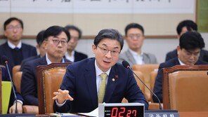 이억원 “범죄 의심계좌 선제적 정지…코인 실명제 100만원 이하로”