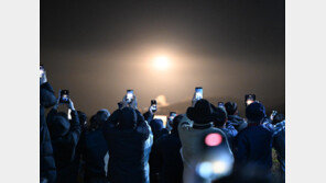 시민들 “꿈 싣고 날아라” 환호… 李 ‘5대 우주강국 도전’