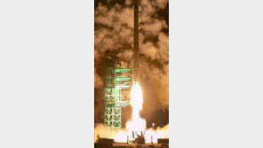 민간 우주시대로 솟구치다