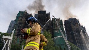 홍콩 화재 사망자 83명으로 늘어…‘마마 어워즈’ 레드카펫 취소