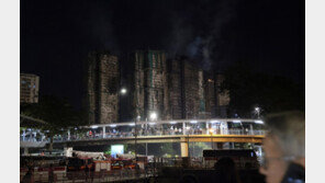 홍콩 화재 아파트 계단서 생존자 1명 구조…실종자 수색 총력