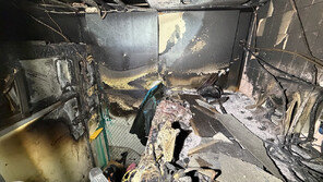 한밤 제주 동문시장 점포 화재…9분 만에 진압, 인명 피해 없어