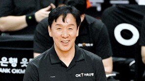 신영철 OK저축은행 감독, 통산 300승 고지 밟아 [어제의 프로배구]