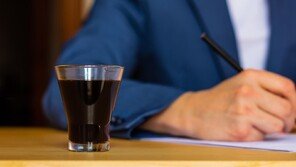 女지원자에 이뇨제 커피 먹여 ‘굴욕’ 유도한 佛공무원 적발