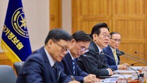 李, 취임후 국정원 첫 방문…“정치적 악용되는 경우 있어 서글퍼”