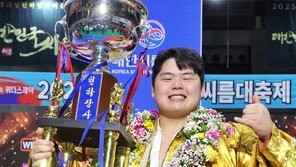 ‘모래판 괴물’ 김민재, 통산 세 번째 천하장사…올해 3개 대회 석권