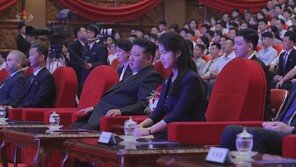 김정은 “공군에 새 전략자산 부여될 것”…딸 주애 등장