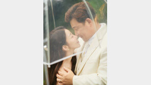 ‘53’세 윤정수, 12살 연하 원진서와 오늘 화촉