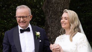 61세 호주 총리, 16살 연하 약혼녀와 비공개 결혼식