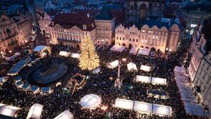 프라하 크리스마스 마켓 북적