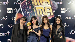 ‘마마 3관왕’ 에스파, 우아함에 카리스마까지 ‘팔색조 매력’ 과시