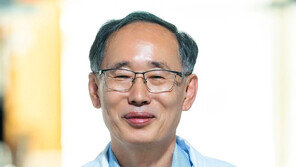 2주에 한번만 육지로 ‘18년 섬 주치의’