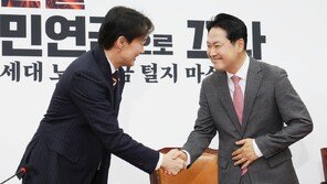 장동혁 만난 조국 “尹 일당과 확실한 절연 선언해달라”