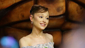 “난 16살부터 실험실 표본” 아리아나 그란데, ‘외모 평가’ 비판