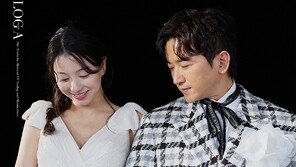 이민우, 임신 예비신부와 화보…D라인 드레스 자태