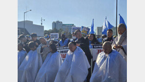 제주항공 참사 유족들, 대통령실 앞 ‘삭발’…“항철위 공청회 중단”