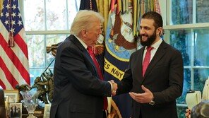 트럼프 “이스라엘, 시리아와 진정한 대화 계속해야”