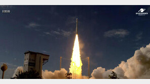 아리랑7호, 지상국과 첫 교신 성공…태양전지판 전개 확인