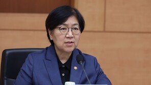 정은경 “공공의대, 별도 정원 둘 수도…국민연금, 환율 단기 동원 아냐”