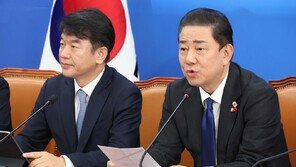 與 “12월 3일 민주화운동 기념일 지정할 것…법안 착수”