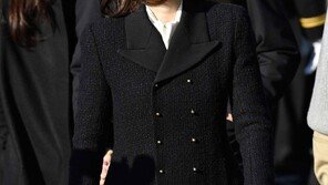 임세령 ‘아들 임관식’ 올블랙 패션 난리…착용템 줄줄이 품절