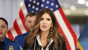 美 국토안보부 장관 “여행금지 조치 확대해야”…트럼프에 보고