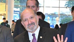 美상무 “한국 車관세 25→15%…11월 1일로 소급해 인하”