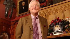 “아들 낳으면 연봉 1억, 40세 연하녀” 공개구혼 나선 79세 억만장자