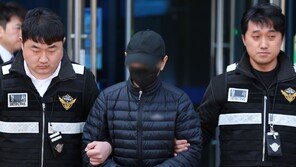 267명 태운 여객선 좌초…조타실 한 번도 안 간 60대 선장 구속