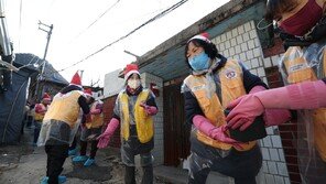 “올겨울 따뜻하게 보내세요” 취약층에 연탄 배달