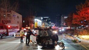 전주 백제교 인근서 승용차가 중앙분리대 ‘쾅’…운전자 중상