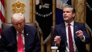 ‘건강 이상설’ 트럼프, 국무회의 중 또 스르륵…백악관 “주의 깊게 경청”