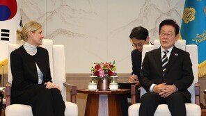 李대통령, IOC 위원장 만나 “한국 체육에 많은 관심 부탁”