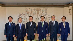 李대통령, 5부 요인 오찬 사진 올리며 “힘 모아주실 것으로 믿어”