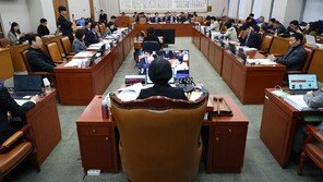 與, 내란재판부-법왜곡죄 신설법 법사위 일방처리