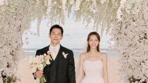 온주완♥민아, 발리 ‘극비’ 결혼식 현장 공개…가족만 모신 해변 결혼식