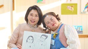 김혜경 여사, 정은혜 작가 전시회 관람…“발달장애인 자립 지속 지원”