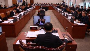 끝내 빠진 ‘주52시간 근무 예외’… 반쪽짜리 반도체법 산자위 통과