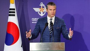 헤그세스 美국방, 채팅앱 통한 작전공유 ‘보안위반’ 결론