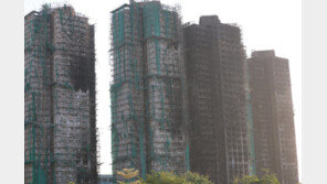 홍콩 화재서 젖은 담요로 3개월 아기 구한 가사도우미…‘영웅’ 찬사