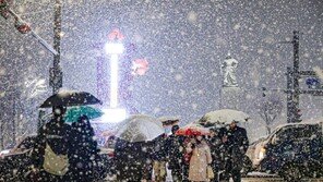 기습 폭설에 수도권 퇴근길 마비…오늘 출근길도 비상