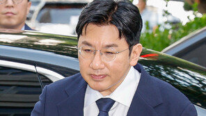 방시혁 하이브 주식 1500억 묶였다…법원, 추징보전 인용