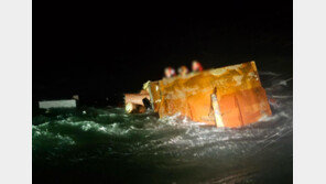 충남 태안 앞바다서 7명 탄 어선 전복, 1명 심정지-3명 실종… 밤샘 구조작업