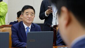 강득구 “세상이 김남국 비난하지만 동지…돌 함께 맞겠다”