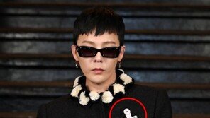 파일 집게가 이렇게 힙할 일? 지디가 하면 패션이 된다