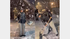 임영웅, 삽 든 ‘제설 히어로’ 출격…“내 집 앞 눈은 내가 치우자”