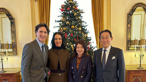 트뤼도-케이티 페리 커플, 첫 정치 행보…日서 기시다 부부와 깜짝 회동