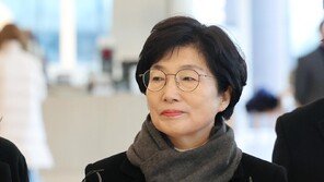 ‘김건희에 로저비비에 선물’ 김기현 부인, 입 꾹 닫고 특검 출석