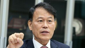 친윤 윤한홍 “똥 묻은 개가…” 장동혁 면전서 돌직구