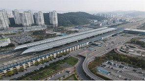 KTX천안아산역 도착한 열차 운전실 쪽에서 화재…승객 전원 대피